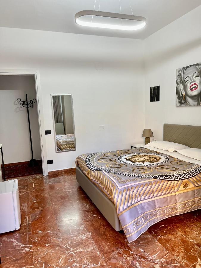 Rooms Lungomare 克罗托内 外观 照片